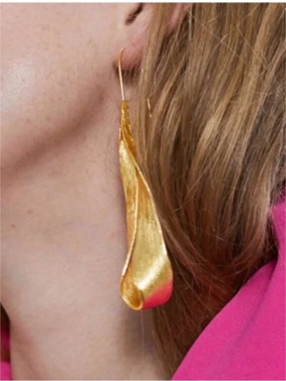 New! Gold Teardrop Leaf Statement Drop Earrings (1050) NWOT